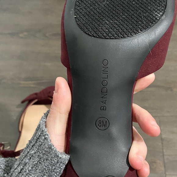 Bandolino Andora cranberry kitten heeled bow sandals faux suede - Picture 7 of 9